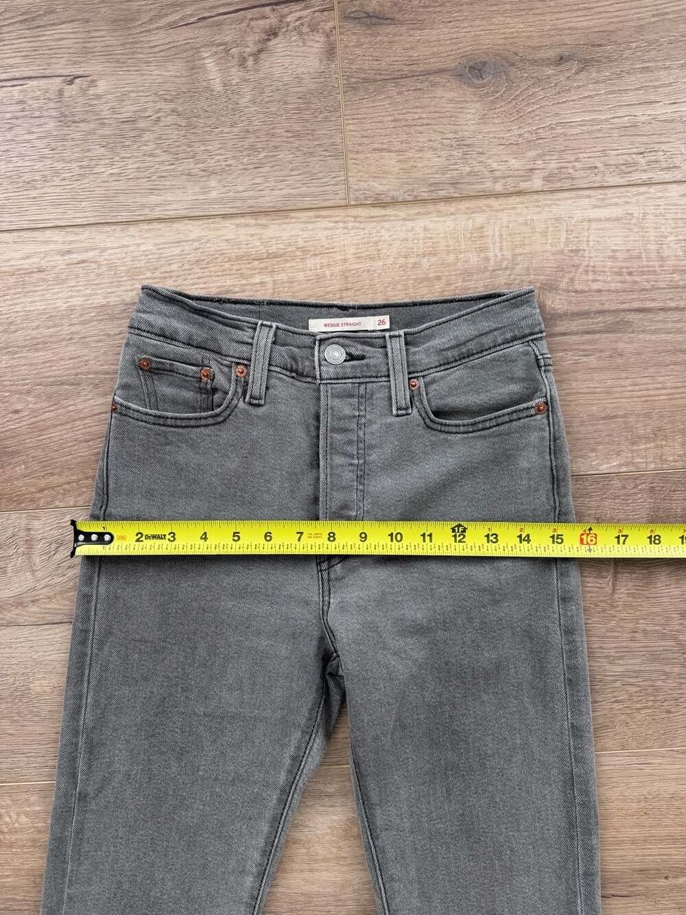 Levi’s Wedgie Straight High Rise Gray Jeans Size 26 Vintage Wash - Picture 5 of 10